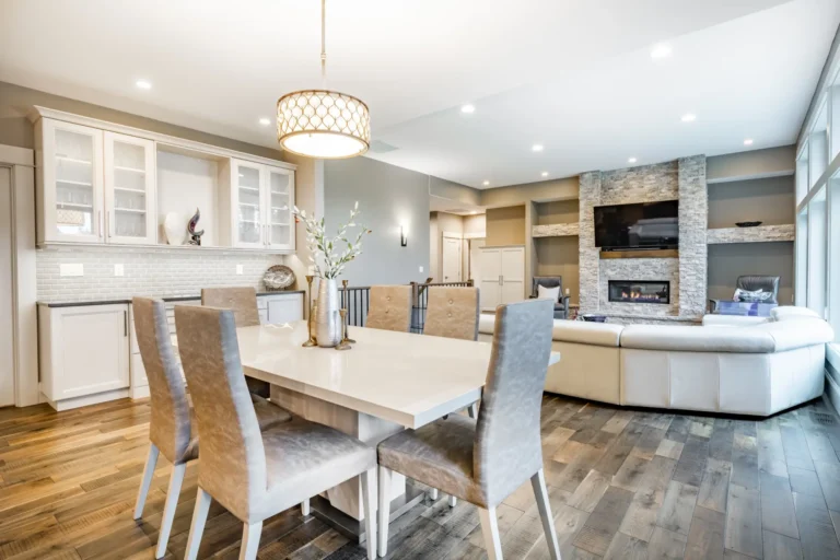 Intérieur de la salle à manger